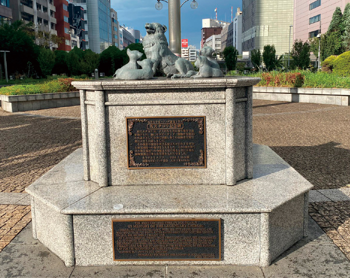 名犬チロリ記念碑